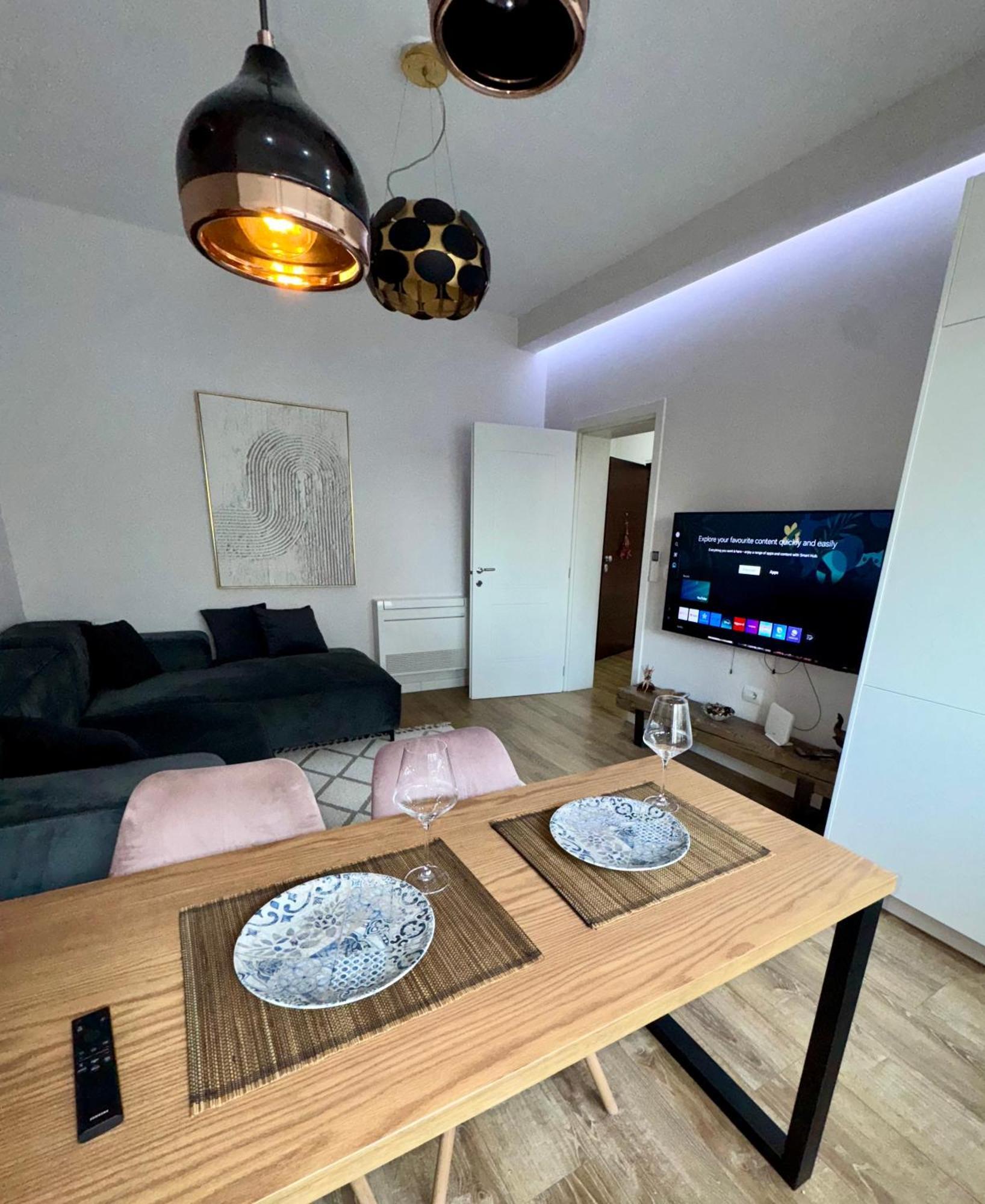 Govi Apartment Al Pieno Centro Di Tirana Kültér fotó